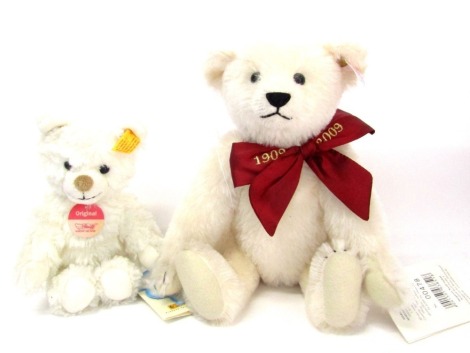 A Steiff Original Teddy Bear, and a Margaret Teddy Bear, No 00478. (2)