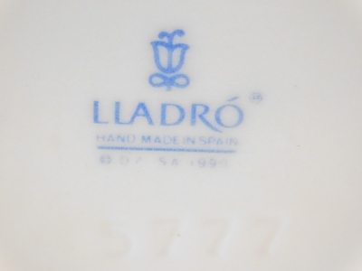 A Lladro girl and swan table clock, numbered 5777, printed and impressed marks beneath, 17cm high. - 2