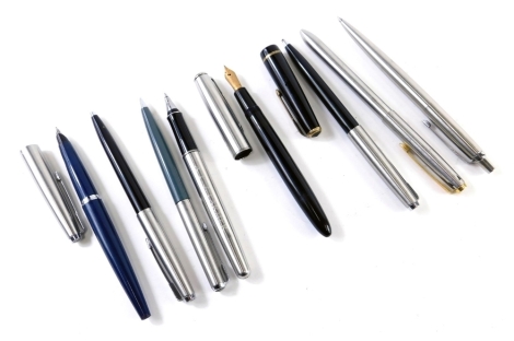 Various pens, Parker and others, a black fountain pen with gilt clip and highlights, with nib marked 14k, 13cm long, various other pens, ballpoint and others, etc. (a quantity)