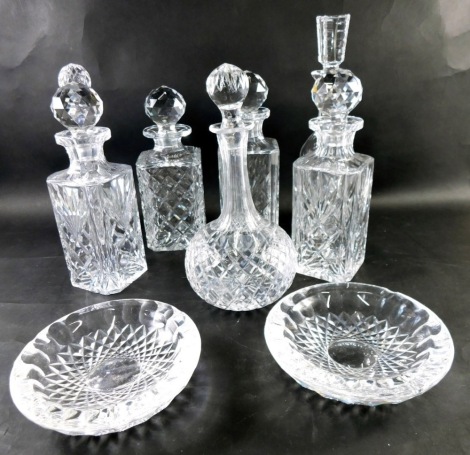 Various crystal decanters, to include a matched set, a mallet shaped decanter, 36cm high, other crystal hobnail cut decanters, etc. (quantity)