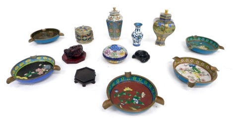 Various Oriental cloisonne enamel and other metalware, to include a pair of ashtrays, 13cm wide, frog ornament, cloisonne vase, etc. (a quantity)