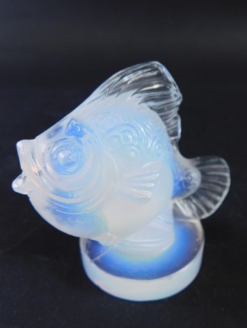 A Sabino type opalescent glass figure of a fish, unmarked, 6cm high.