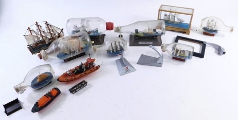 Various ship in bottle and other small ship groups, 8cm high, etc. (a quantity)