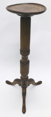 An early 20thC mahogany torchere, the circular top on inverted reeded stem on triple cabriole legs, 101cm high, the top 28cm diameter.