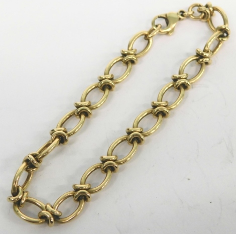 A heavy link bracelet, marked 9ct, 18cm long, 15g.