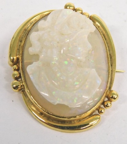 A 20thC cameo of a lady, side quarter profile, in a 9ct gold mount with plain pin back, 3cm high.