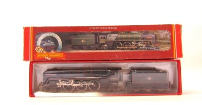 Hornby OO gauge locomotives Class 7NTM Star, 4-6-2, BR line green, and a BR Class 7MT William Shakespeare, 4-6-2, 7004, BR line green. (2)