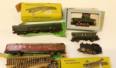 Marklin HO gauge rolling stock and accessories, including points, track pieces, dining car, luggage car, etc. (1 box) - 2