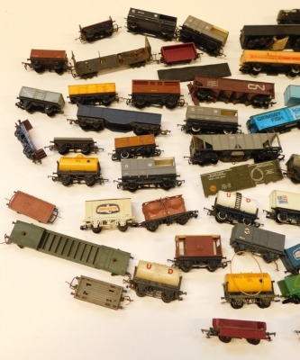 Hornby, Triang, and other rolling stock, including brake vans, milk tankers, Esso tankers, Schweppes Tonic Water wagon, Grimsby Fish van, etc. (1 box) - 3