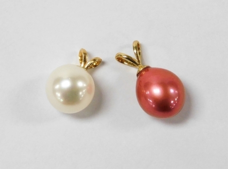 A 14ct gold and pink cultured pearl pendant, together with a white cultured pearl and 9ct gold pendant. (2)