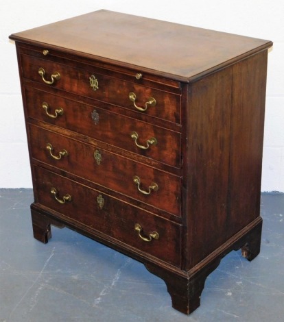 A George III mahogany bachelor's chest of drawers, the top with a moulded edge and a cross banded border, above a brushing slide and four graduated drawers with brass drop handles, on bracket feet, 82cm high, 76cm wide, 46cm deep.