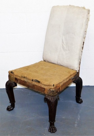 An 18thC mahogany side chair, with a padded back and seat, on leaf carved cabriole legs with paw feet. (AF)