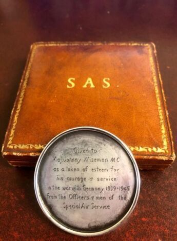 S.A.S. Interest. A circular medallion with the obverse cast SAS regimental badge with motto Who Dares Wins, verso scripted 'Given to Maj. Johnny Wiseman M.C. as a token of esteem for his courage & service in the war with Germany 1939-1945 from the Officer