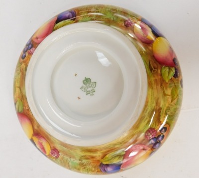 An Aynsley Orchard Gold pattern fruit bowl, of circular, footed form, painted with fruit by N Brunt, with a gilt rim, with green Aynsley stamp to underside, 22cm diameter, 7cm high. - 3