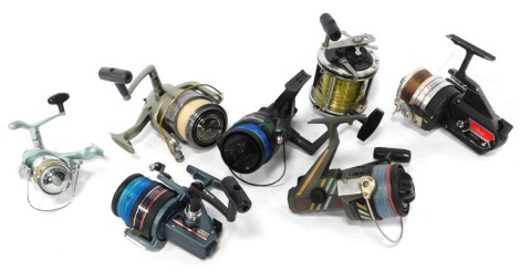 A group of fly fishing reels, comprising a Sunridge Graph X 40, Alcocks spool box, a Daiwa Opus 5500 reel, a TIC GC3559H reel, a ball baring Japanese fish reel, a Daiwa Pro Caster ST-8000D fly fishing spool, a Johnson Challenger 750 reel, and a Helicoidal