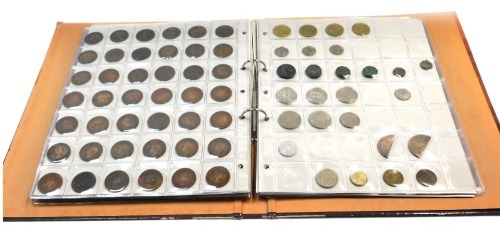 UK coinage, comprising an album containing threepence pieces, shillings, farthings, kroner, Isle of Man tokens, deutsche marks, etc. (1 folder)