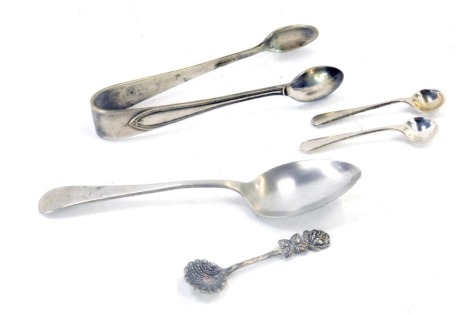 Two small silver pattern caddy spoons, a Continental white metal rose capped caddy spoon stamped 835, a silver teaspoon, 1.02oz, and a pair of silver plated sugar tongs.