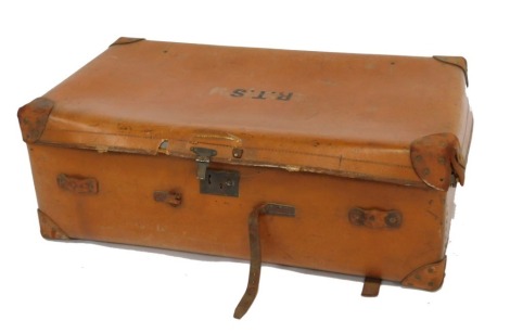 An early 20thC tan leather travel case, with leather side handles, vacant interior, 59cm wide, 59cm deep.