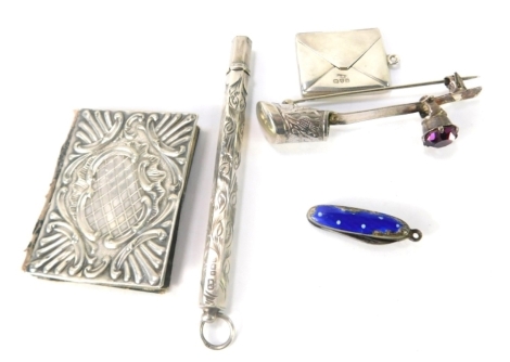 A group of silver and other trinkets and jewellery, comprising a silver Scottish brooch set with paste stone, lacking horn centre section, a silver fronted miniature book, a silver stamp case bearing the initials PHB, suitcase, pencil, and a silver and bl