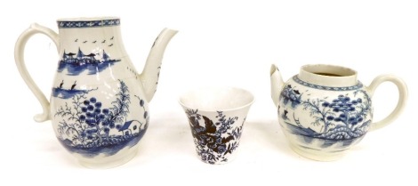 An 18thC Worcester porcelain coffee pot, a further 18thC blue and white porcelain Worcester teapot each in the Rock Strata Island pattern, with clear crescent marks, and a porcelain beaker unmarked. (3, AF)