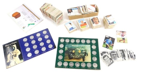 Various coin sets, cigarette, trade and other cards, a quantity of football quiz Anglo confectionary cards, various A&BC black and white football cards with blue printed signatures, to include Peter Osgood, etc., Bobby Charlton, etc., a quantity of others