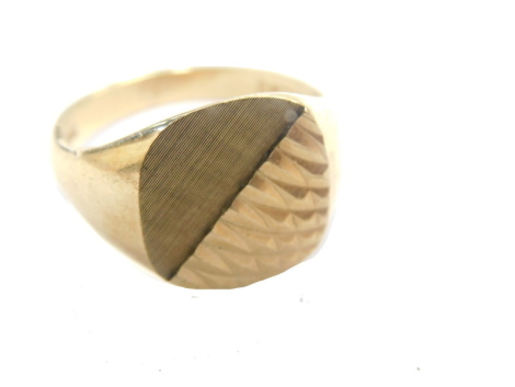 A gentleman's 9ct signet ring, size T, 6.3g, in associated case.