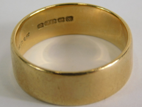 A 9ct gold plain wedding band, size U, 2.3g.