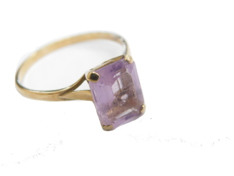 A 9ct gold dress ring, claw set with amethyst coloured stone, size R, 2.2g all in.