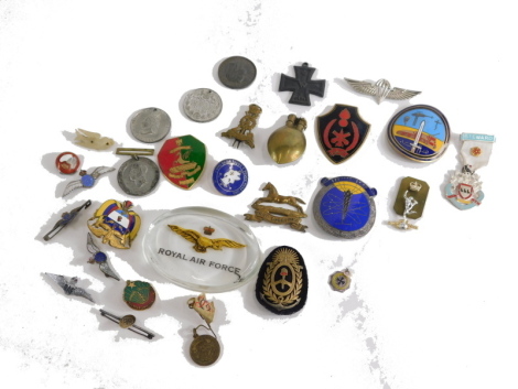 Various badges, war related and others, RAF enamel style wing badge, 4cm wide, other later and reproduction medallion medals, artillery and army related, etc. (a quantity)