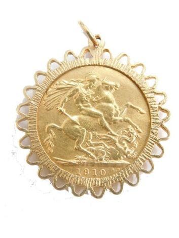 An Edward VII gold full sovereign in 9ct gold mount, 3cm high, 10g all in.