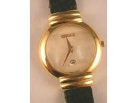 A lady's mid size Gucci wrist watch with mother of pearl dial<br