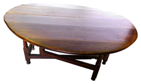 An 18thC oak gate leg table, with oval top, on turned legs with pad feet, 73cm high, 148cm wide.