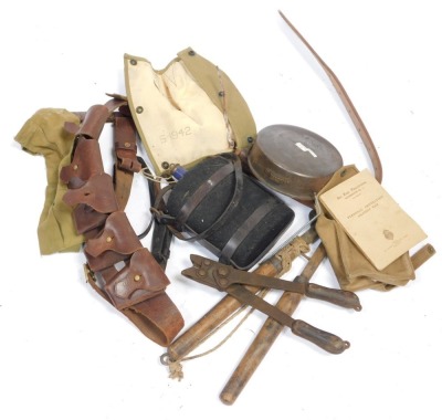 Various items of militaria, to include 1918 dated World War I water bottle, a 1942 dated breach cover, wire cutters, etc.