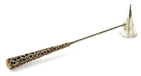 An Elizabeth II silver gilt candle snuffer, with a pierced handle, Stuart Devlin, London 1969, 27.5cm wide, 2.89oz