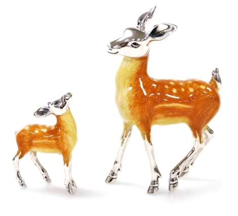 A Saturno silver and enamelled model of a deer, 7.5cm high, together with fawn, 4cm high, each marked 925.