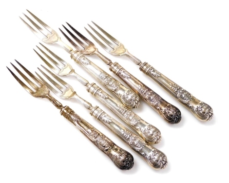 A set of three George V Queen's pattern silver table forks, Spink and Sons, London 1913, and three further Queen's pattern table forks, Francis Higgins III, London 1897, 10.39oz.