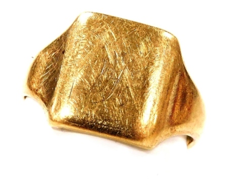 A 9ct gold signet ring, indistinctly monogram engraved, size N/O, 3.5g.