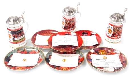 A group of Manchester United memorabilia, including Danbury Mint collector's plates, with certificates, and tankards.