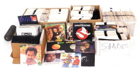 An extensive collection of single records, chiefly pop music from the 1980s. (5 boxes)