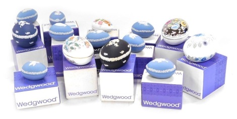 A group of Wedgwood porcelain and blue jasperware eggs, boxed. (a quantity)