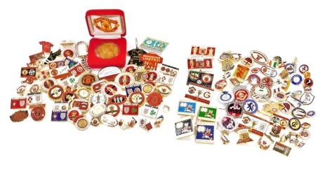 A group of Manchester United enamel badges, together with a commemorative medallion for The Treble 1998-1999, boxed.