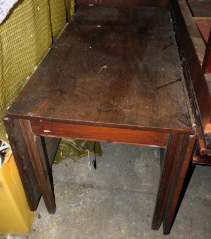 A mahogany drop leaf table, on square tapering channelled legs, 122cm wide. (AF)