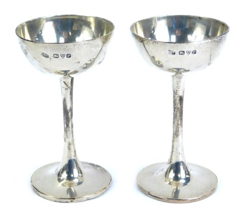 A pair of George V silver goblet shaped cups, of plain form, makers mark RP, Chester 1915, 8.2cm high, 3.26oz.