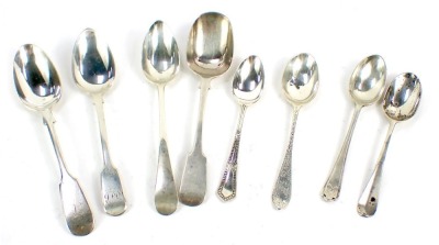 An assortment of various silver tea and coffee spoons, to include a golf trophy spoon, a fiddle pattern sugar scoop, etc, various dates and makers, 3.56oz. (8)