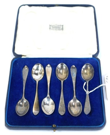 A set of six George V silver fiddle pattern teaspoons, London 1927, in Harrods London case, 1.30oz.