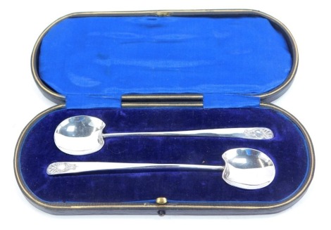 A pair of George V silver spoons, each with a shell capped top and shaped bowl, Birmingham 1915, 0.85oz, in fitted case.