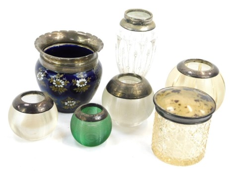 Seven silver rimmed and glass ware items, comprising an imitation tortoiseshell topped jar, four glass and ribbed match strikes, a ceramic and silver rimmed jar, and a glass bud vase. (7)