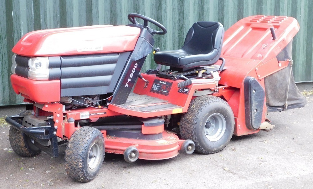 A Westwood T1600 ride on lawn mower No 6K8E2 DOM 03 03 2010 in