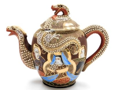 A Taisho period Japanese Kutani porcelain tea set, decorated with dragons in relief and reserves of figures, coral, red and blue decoration on a brown ground, with gilt highlights, comprising, teapot, two handled sucrier, creamer, six cups with geisha lit - 11