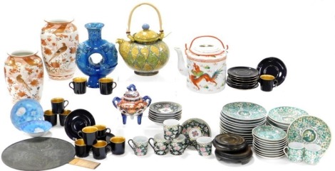 Chinese and Japanese porcelain, including tea and coffee wares, vases, etc. (1 box)